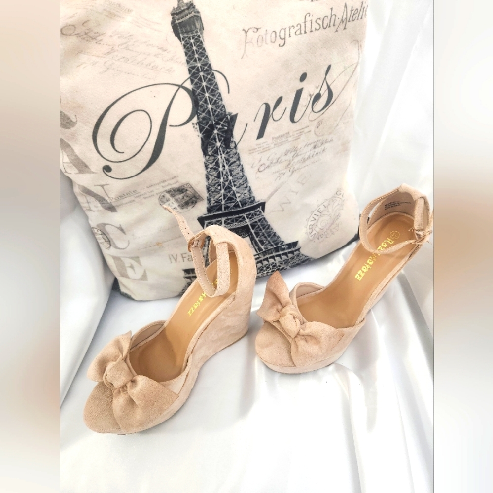 Priscila Wedges